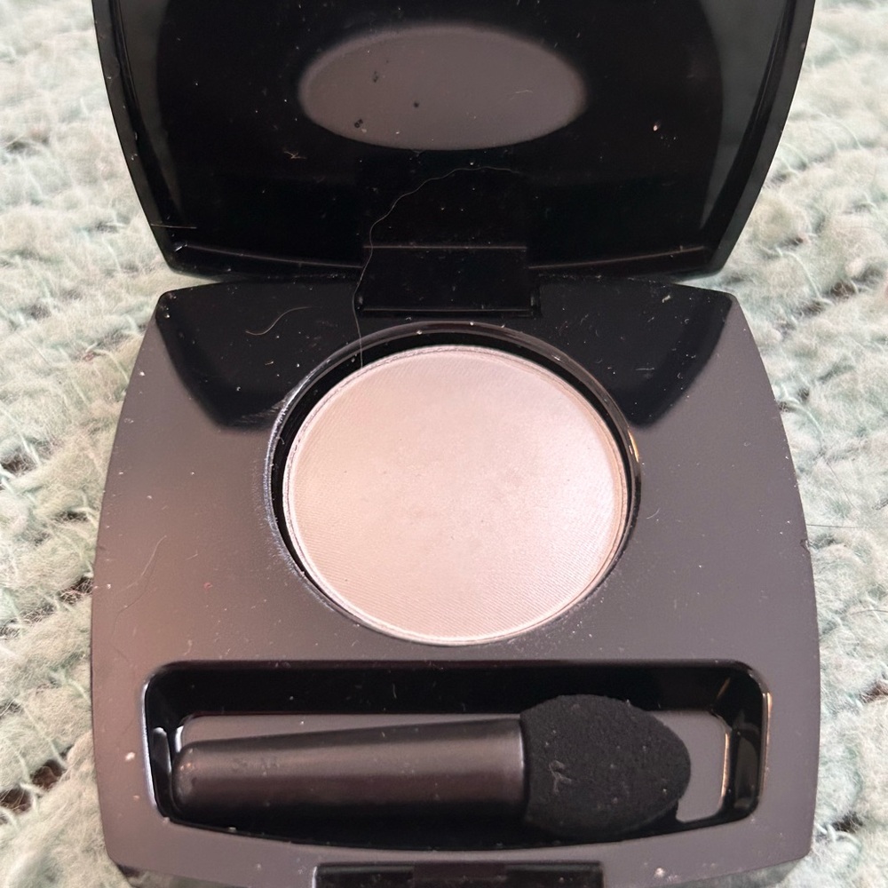 Avon True Color Eyeshadow Single. White Pearl.